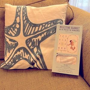 Milestone baby photo blanket and markers